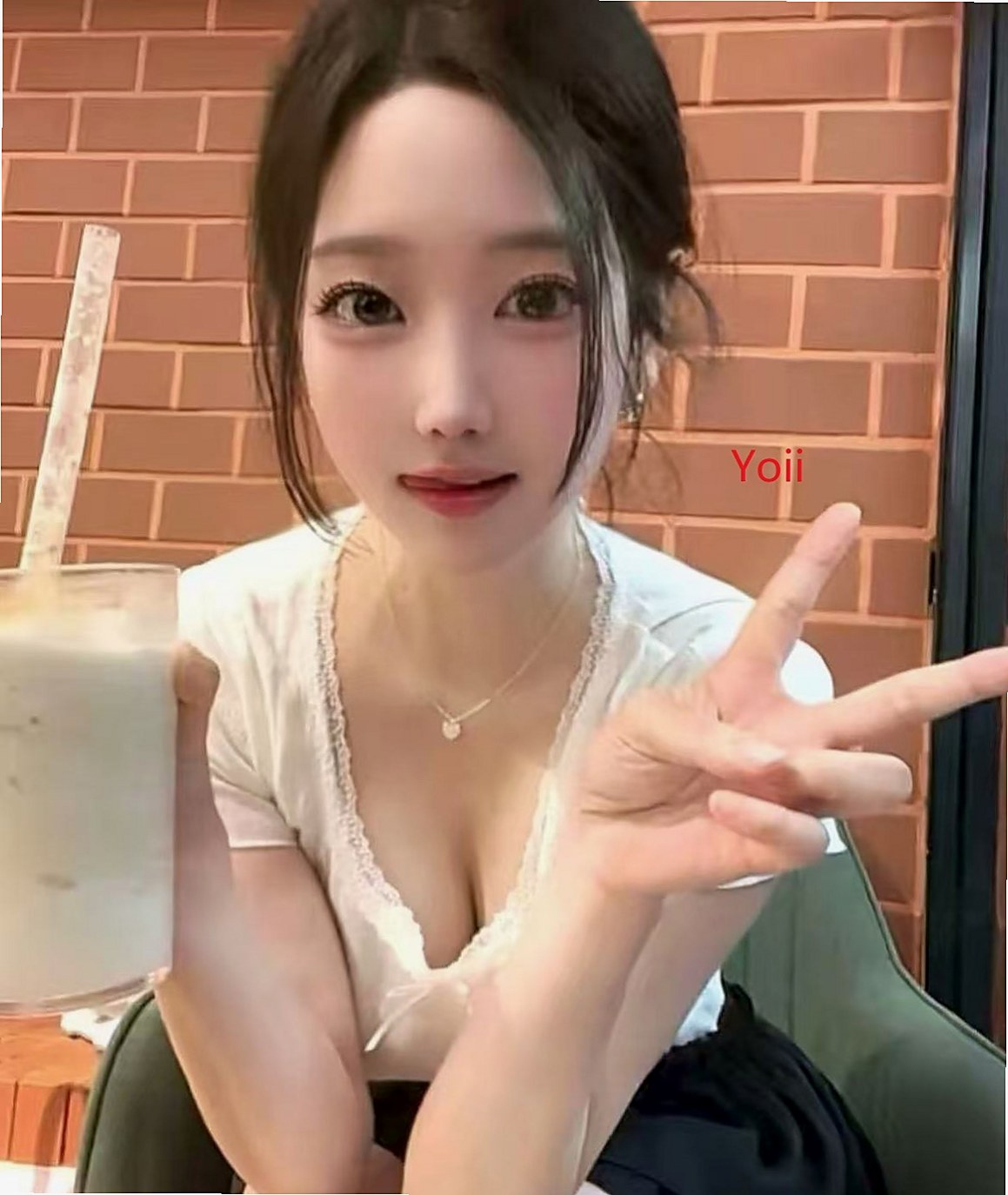 VIP首推！心月，高中正妹，來自花蓮按摩外送，年齡23歲，身高165cm，體重46kg，胸圍E罩杯。床上很懂得配合取悅大膽敢玩 服務(100%)  超騷 超淫蕩 耐插 口碑好 身材好 服務貼心